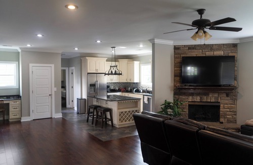 Edgehill House | Spacious property, perfect for large group trips - 5 minutes to Broadway