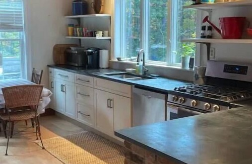 Putney House | Spacious Putney 3BR Ski House