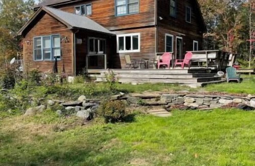 Putney House | Spacious Putney 3BR Ski House