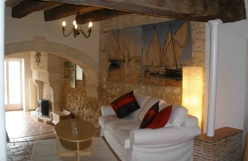 Sainte-Foy-la-Grande Apartment | Spacious, quiet riverside condo