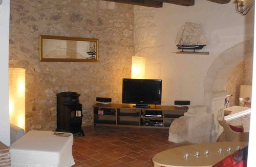 Sainte-Foy-la-Grande Apartment | Spacious, quiet riverside condo