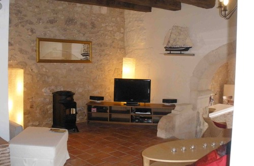 Sainte-Foy-la-Grande Apartment | Spacious, quiet riverside condo