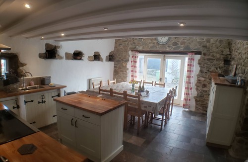 St Brides House | Spacious, Quality, Pet Friendly Barn Conversion. In lovely rural setting.