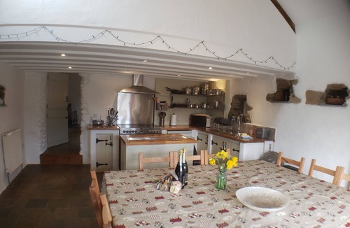 St Brides House | Spacious, Quality, Pet Friendly Barn Conversion. In lovely rural setting.