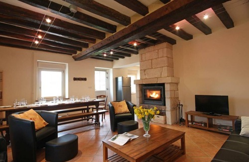 Mauves-sur-Huisne Cottage | Spacious quiet house, pets allowed