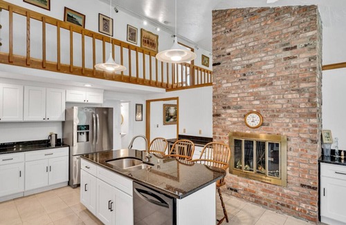 Lincoln House | Spacious, Quiet, 4BR+office, 1.5 acres yard