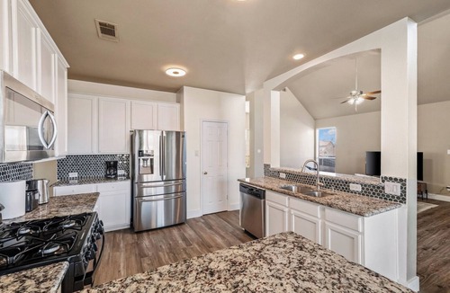 Northwest Carrollton House | Spacious Quiet 4BR Sleep 8 Fenced Backyard/Garage