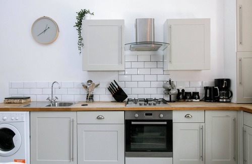 Exeter Apartment | Spacious, Quiet and Central Apartment With Parking