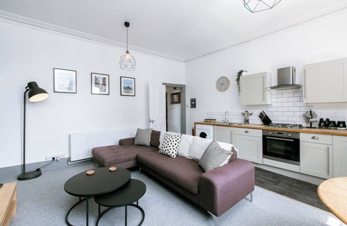Exeter Apartment | Spacious, Quiet and Central Apartment With Parking