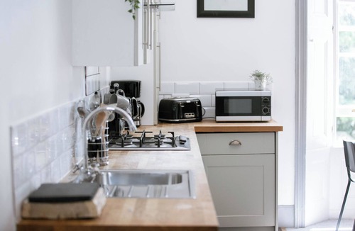 Exeter Apartment | Spacious, Quiet and Central Apartment With Parking