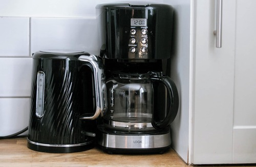 Exeter Apartment | Spacious, Quiet and Central Apartment With Parking