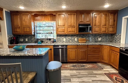 Lebanon House | Spacious, Quiet, & Cozy 3 BR Home in Lebanon! Pet-Friendly!