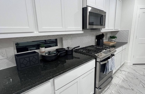 Sienna Plantation House | Spacious & quiet New 4b 2.5bath house with AC,WiFi & full kitchen in Sienna