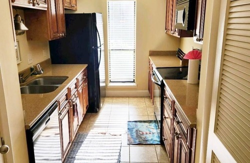 Saint Simons Heights Condo | Spacious quiet all ground floor gated condo. Large pool/tennis pickle ball