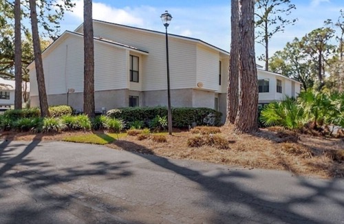 Saint Simons Heights Condo | Spacious quiet all ground floor gated condo. Large pool/tennis pickle ball