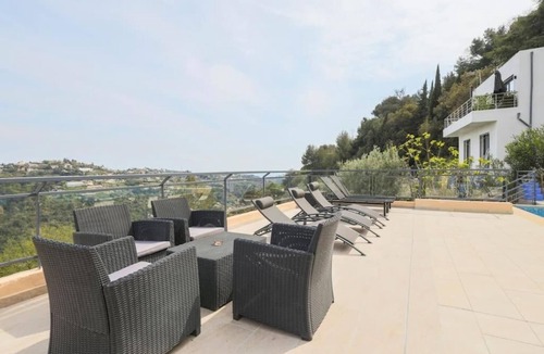 Saint Antoine House | Spacious, quiet Villa Niçoise with swimming pool