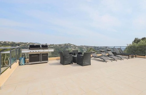 Saint Antoine House | Spacious, quiet Villa Niçoise with swimming pool