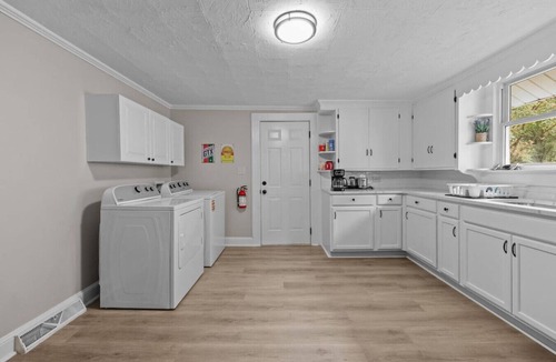 Concord House | Spacious & Race-Ready | Mins to Speedway | Sleeps 6