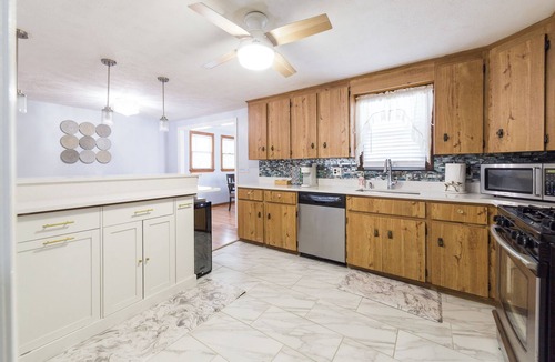 Randolph House | Spacious Raised Ranch Retreat 5BR 2BA