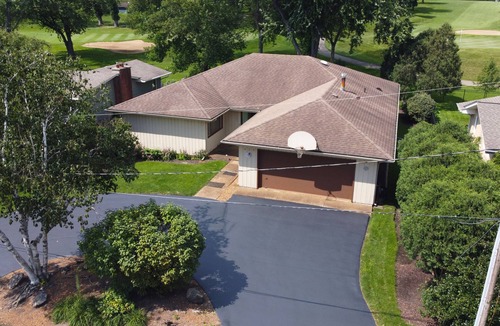 McHenry House | Spacious Ranch blocks away from downtown McHenry