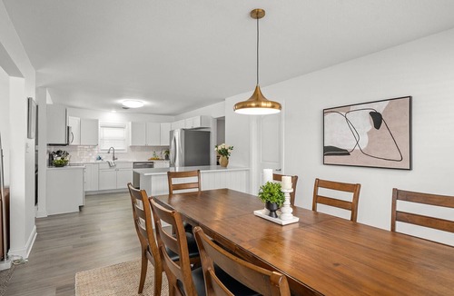 Lovington House | Spacious Ranch Home-5 BR, including 2 King Suites!