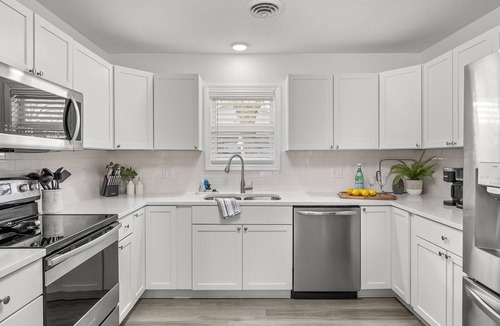 Lovington House | Spacious Ranch Home-5 BR, including 2 King Suites!