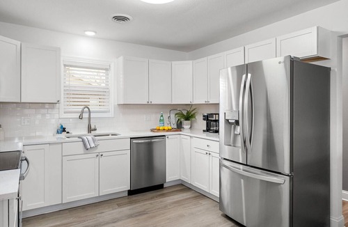 Lovington House | Spacious Ranch Home-5 BR, including 2 King Suites!