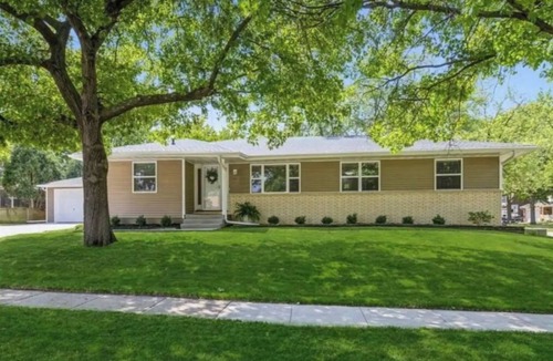 Lovington House | Spacious Ranch Home-5 BR, including 2 King Suites!