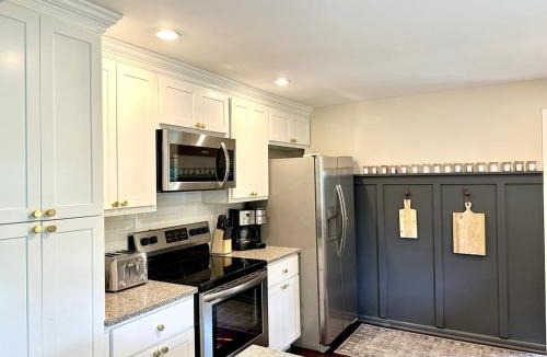 North Canton Villa | Spacious Ranch near HOF, Garage