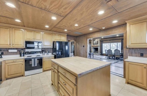 Weston House | Spacious Ranch Style Home w/Cinema Room