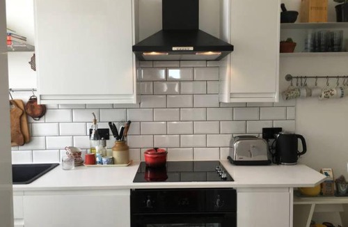 Hastings Apartment | Spacious Regency Apartment - Old Town