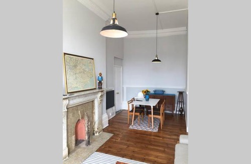 Hastings Apartment | Spacious Regency Apartment - Old Town