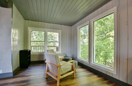 The Blue Mountains Ski Chalet | Spacious & Relaxing Chalet close to Blue Mountain Ski resort. Dog-friendly!