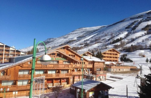 Venosc Apartment | Spacious renovated apartment - 75m², at the foot of the slopes, ideal for families (baby equipment)