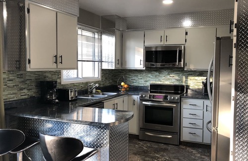 Laval Apartment | Spacious, renovated 6 1/2