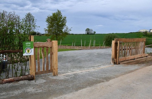 Cheffois Cottage | Spacious Renovated Barn with Indoor Pool, Large Garden, and Accessible Facilities