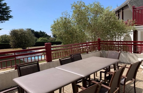 Le Pouliguen Apartment | Spacious renovated duplex with outdoor pool in wooded grounds + spa