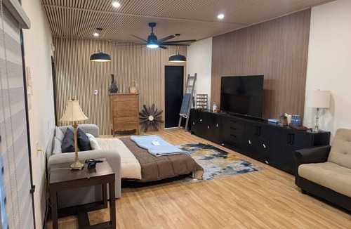 Beamsville Apartment | Spacious Renovated Suite Lincoln Beamsville - Modern Rustic