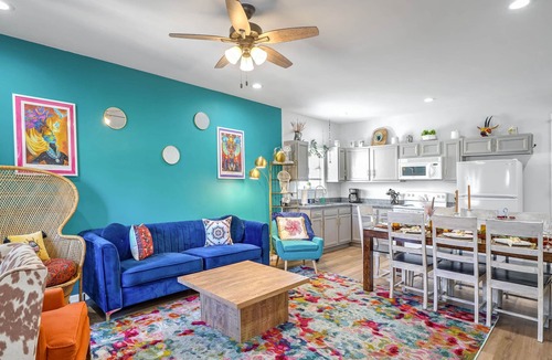 Tulane - Gravier House | Spacious Retreat by FQ | Mini-Pool | EV Parking, | Parking | Patio | Laundry | 1GB Wifi | Parkview |