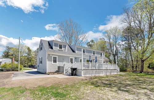 Yarmouth Port House | Spacious Retreat for Relaxation