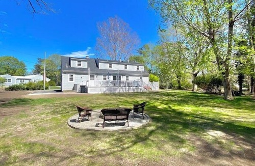 Yarmouth Port House | Spacious Retreat for Relaxation