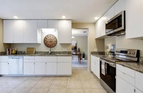 Austin House | Spacious Retreat in S. Austin w/ Backyard Oasis; Cowboy Hot/Cold Pool + Pets ok