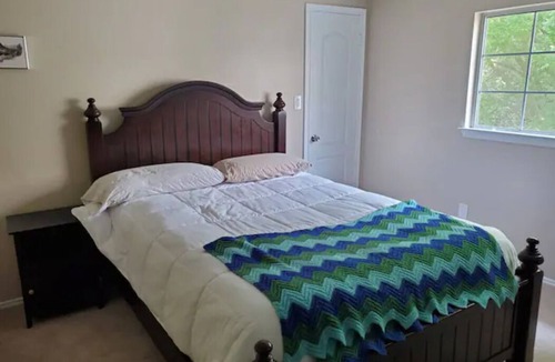 Austin House | Spacious Retreat in S. Austin w/ Backyard Oasis; Cowboy Hot/Cold Pool + Pets ok
