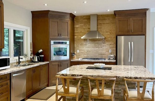 Tiny House | Spacious Retreat in the Pines Walk to Georgian Bay Beaches