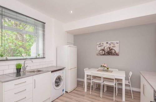 Chapeltown House | Spacious Retreat near city centre - Pass the Keys