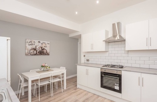 Chapeltown House | Spacious Retreat near city centre - Pass the Keys