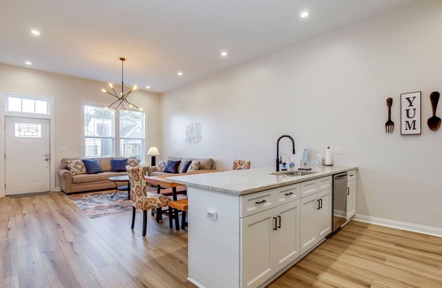 Shelby Park House | Spacious Retreat w/Hot Tub - Near Expo & Downtown