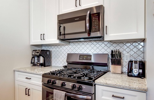Shelby Park House | Spacious Retreat w/Hot Tub - Near Expo & Downtown
