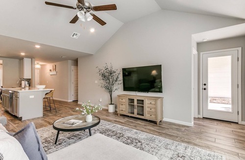 Broken Arrow House | Spacious Retreat with Vaulted Ceilings & Primary Suite!