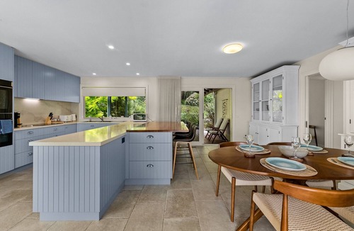 Dromana House | Spacious retreat with ocean views